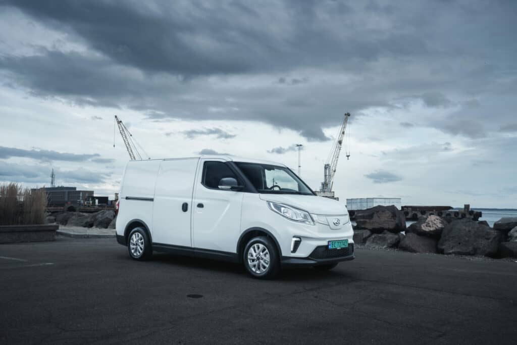 Maxus e-Deliver 3 dark sky