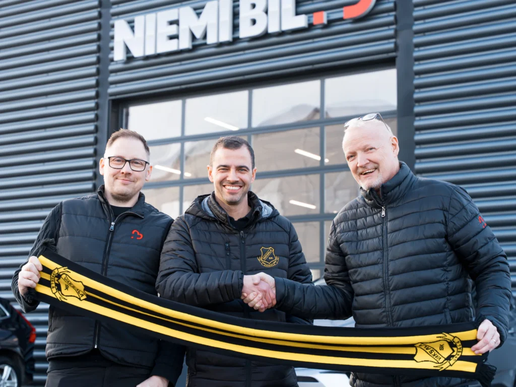 Gruppbild Vaksala ext 1 Niemi Bil blir huvudsponsor till Vaksala SK
