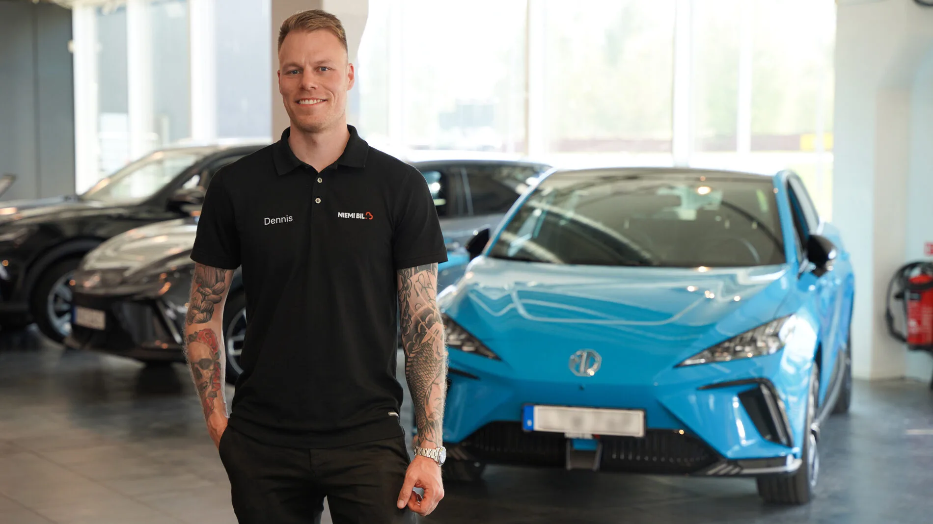 Dennis 2 blurr Niemi Bil är årets MG-återförsäljare 2024!