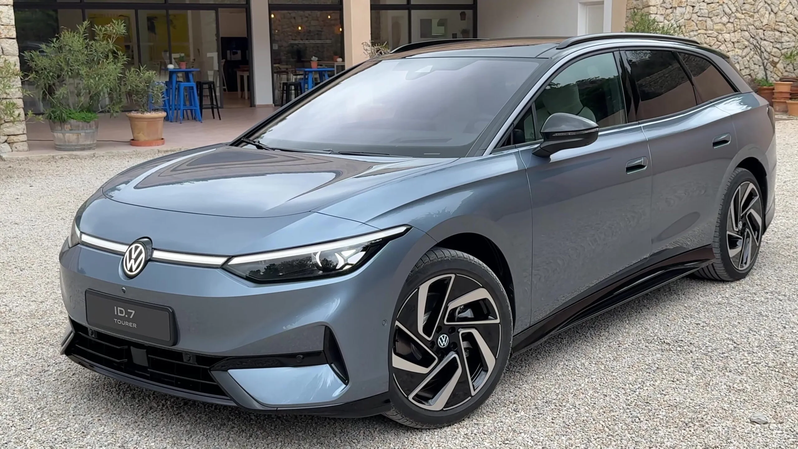 2023 Volkswagen ID.7 Pro S Tourer front Begagnade Bilåret 2025 Wrapped!